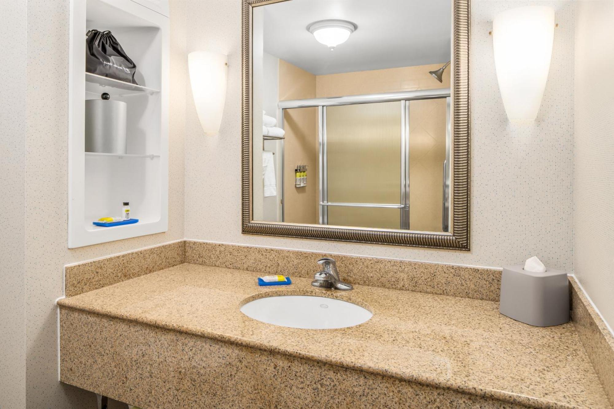 Holiday Inn Express & Suites Wilmington-Newark By Ihg Экстерьер фото